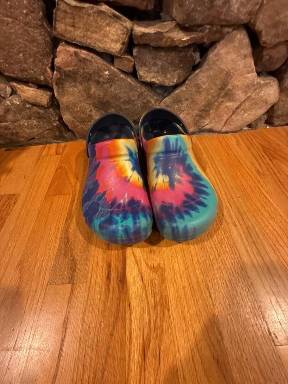 Crocs Unisex Bistro Tie Dye Graphic Slip-Resistant Work Clogs - Picture 1 of 9